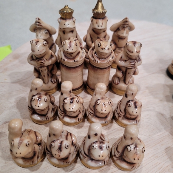 Ernst Bohne Rudolstadt Vintage Porcelain Chess Pieces Mice VS Frog Germany - Picture 2 of 14
